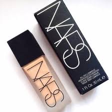 NARS WEIGHTLESS FOUNTION